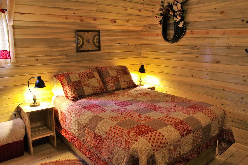 Silver Cabin In The Western Barn Монтичелло Экстерьер фото