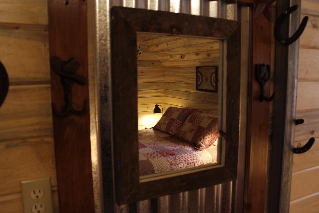 Silver Cabin In The Western Barn Монтичелло Экстерьер фото